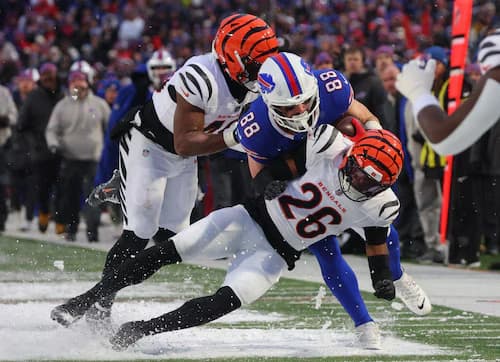 Buffalo Bills player tackled by Bengals defenders in AFC showdown