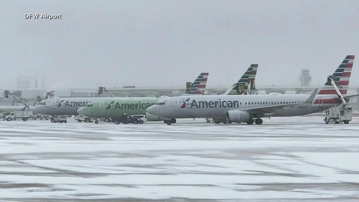 American Airlines planes grounded at DFW Airport during winter storm